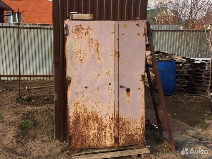 Продам сейф