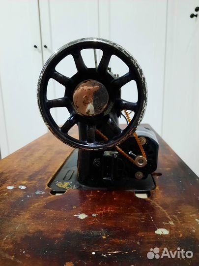 Швейная машинка зингер