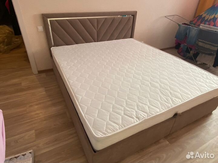 Кровать новая с матрасом