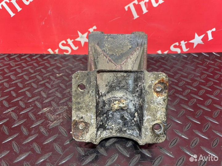 Кронштейн крыла заднего