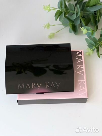 Компактный футляр для косметики Mary Kay