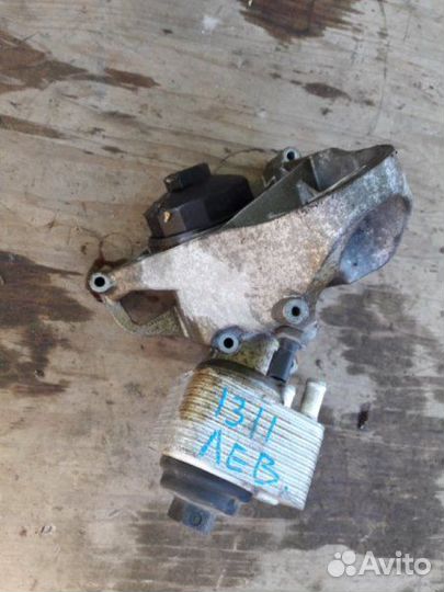 Крепление двигателя левое Volkswagen Touareg 7LA