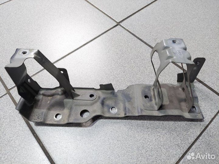 Крепление крыла переднее правое Nissan Murano