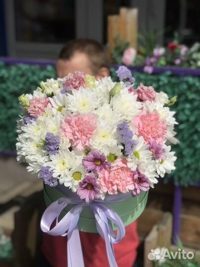 Цветы в коробке с доставкой