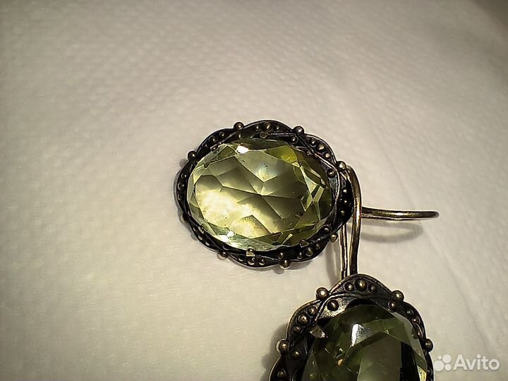 Серебряные серьги с зеленым аметистом