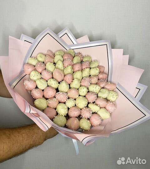 Букет из клубники в шоколаде М, клубничный букет