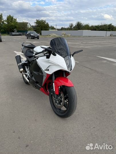Продаю мотоцикл спортбайк Hyosung GT650R