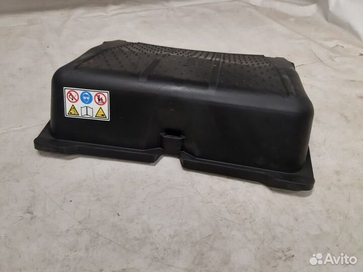 Крышка ящика акб mercedes Actros Axor