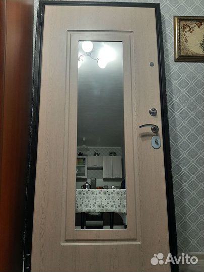 Дверь входная с зеркалом