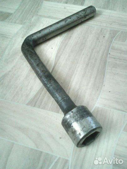 Ключ баллонник на 24