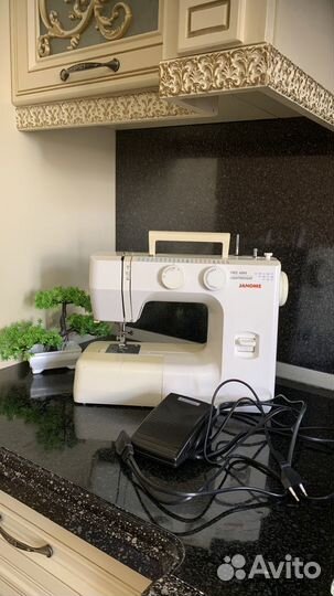 Швейная машина Janome