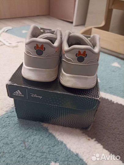 Кроссовки adidas