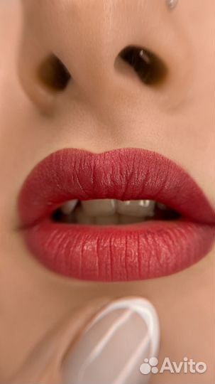 Модель на перманентный макияж бровей и губ