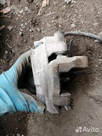 Суппорт передний правый Renault Fluence L30R