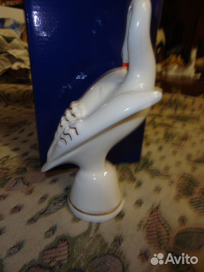 Фарфоровая статуэтка 