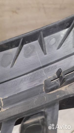 Кронштейн переднего бампера правый Mercedes S