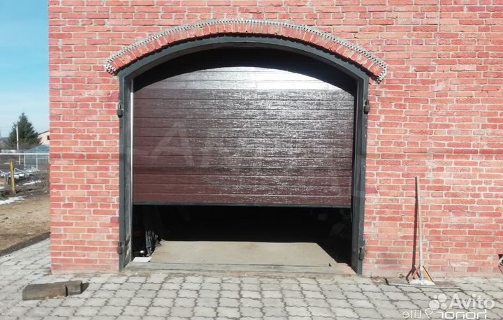 Секционные ворота