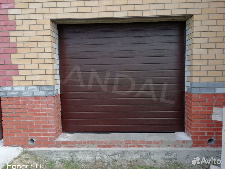 Гаражные секционные ворота
