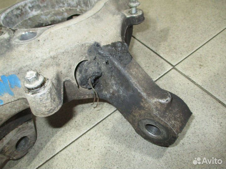 Кулак поворотный передний правый Ford Explorer 5