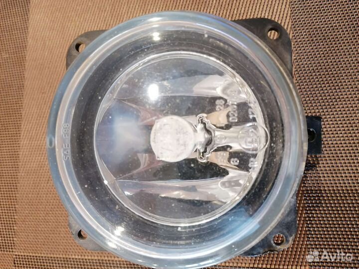 Фара противотуманная Мицубиси Делика оригинал б/у