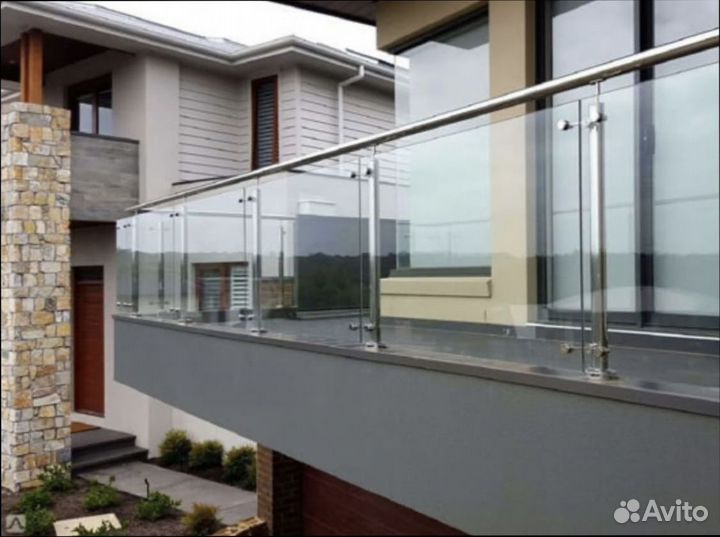 Стеклянное ограждение для лестниц и душевых
