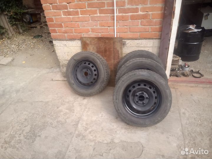 Подаю резину на дисках