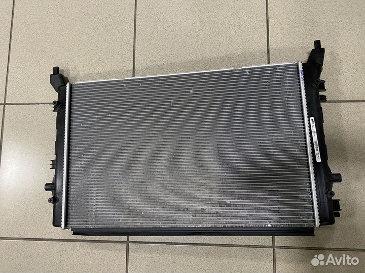 Радиатор кондиционера Volkswagen Tiguan 5N0820411E