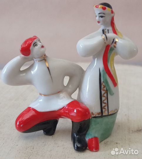 Фарфоровая статуэтка гопак