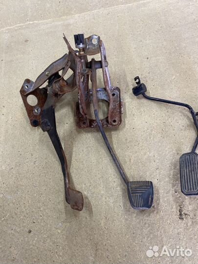 Педаль газа, тормоза, сцепления toyota carina E