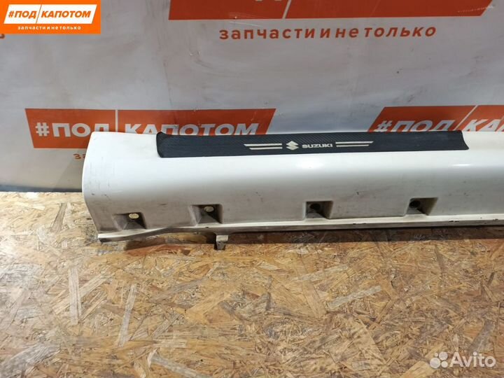 Накладка на порог правая Suzuki SX4 2007 7723180J1