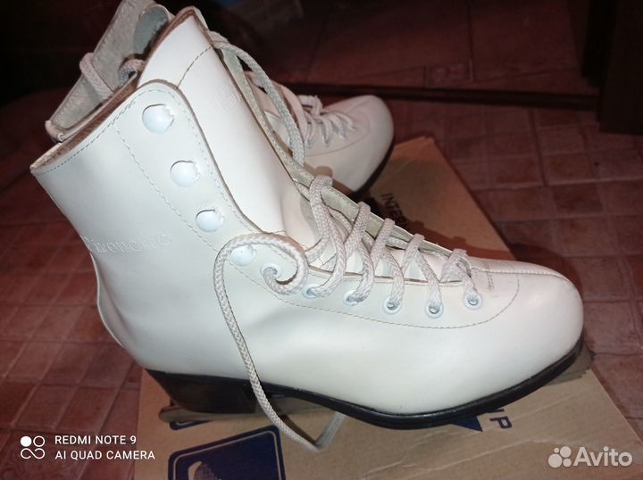 Коньки фигурные Davos Gold 37 р