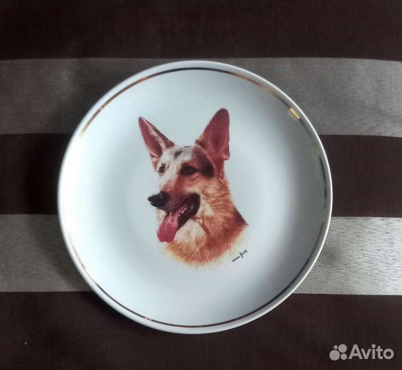 Сувенирная Настенная Тарелка. Собаки и котята