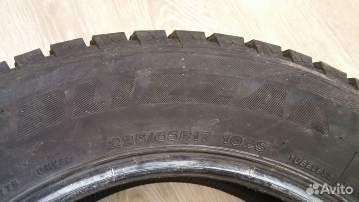 Bridgestone Blizzak DM-V2 225/65 R17 102S