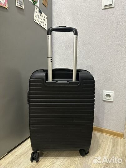 Чемодан American Tourister черный размер S