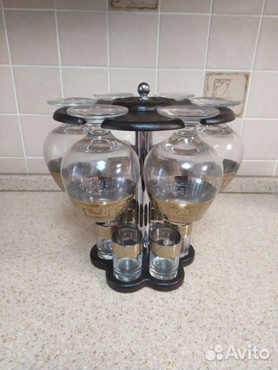 Набор бокалов и рюмок
