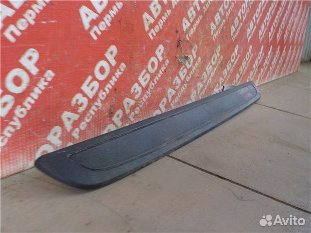 Накладка порога передняя правая Toyota Corolla