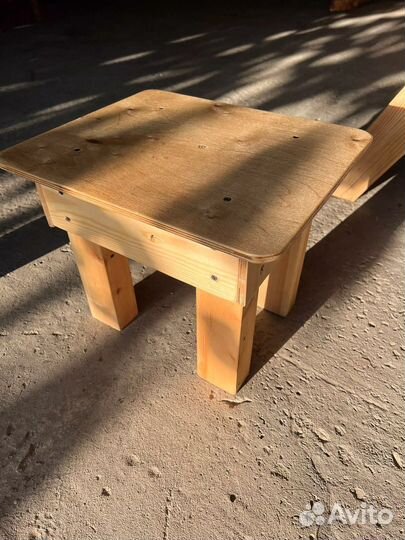 Табурет деревянный