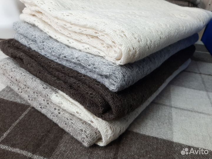 Палантин из шерсти яка вязаный с ажурным рисунком