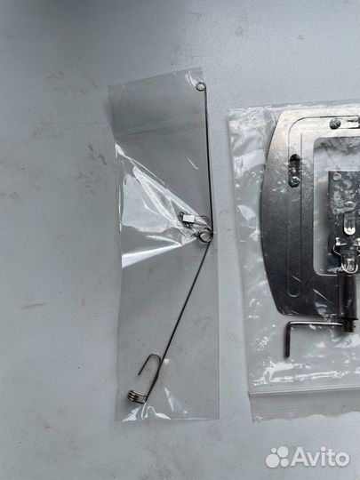 Приспособление для привязывания крючков