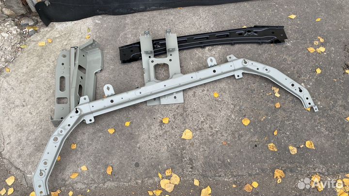 Усилитель переднего бампера Веста