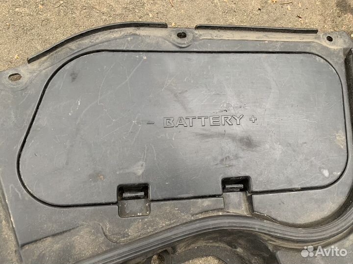 Infiniti fx 35 fx45 крышка аккумулятора
