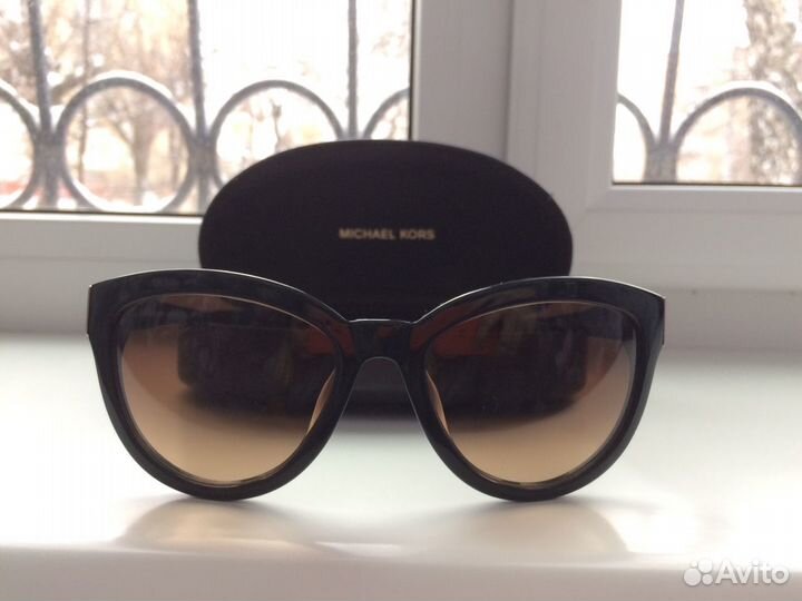 Солнечные очки Michael Kors