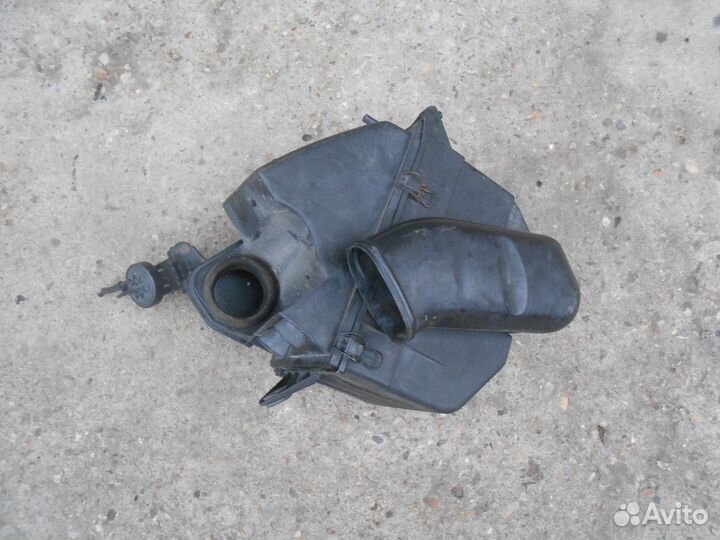 Корпус воздушного фильтра Ауди А6 С4 2.5 тди