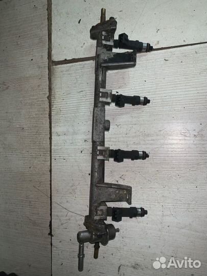 Топливная рейка Ford Focus 1 седан 1 2001