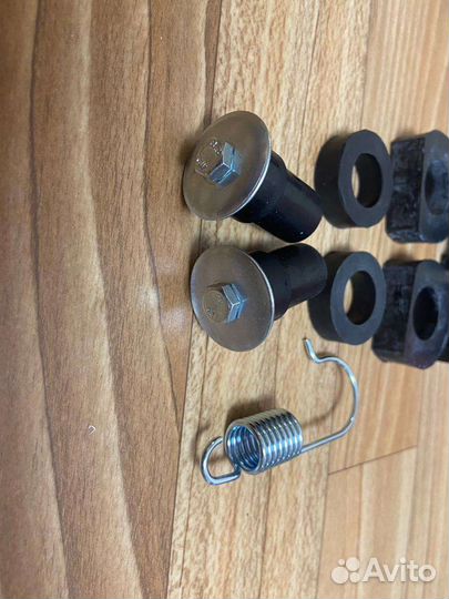 Резинки крепления бака Ява 634 638