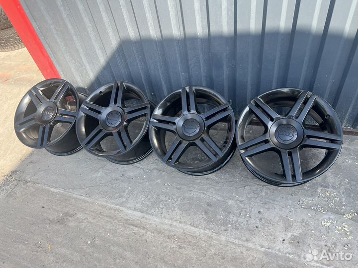 Диски Audi Black R17 5/112