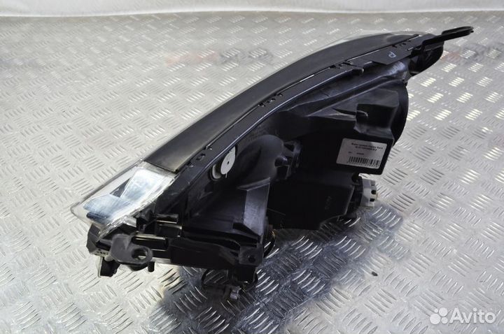 Б/У Б/У Фара передняя правая Toyota RAV4 XA40