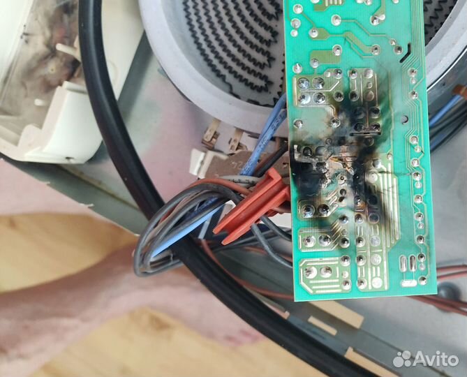 Варочная панель Электролюкс EHF6343FOK на запчасти