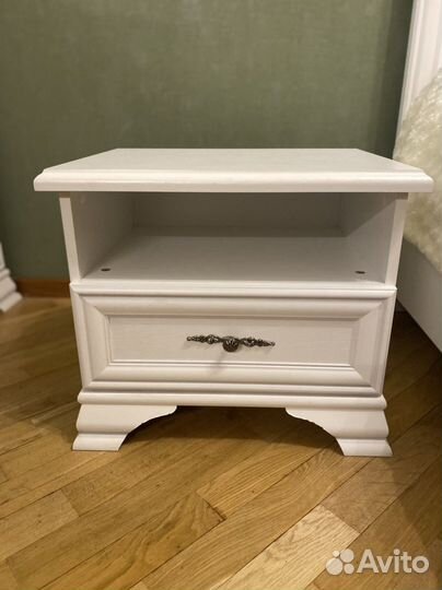 Тумба прикроватная
