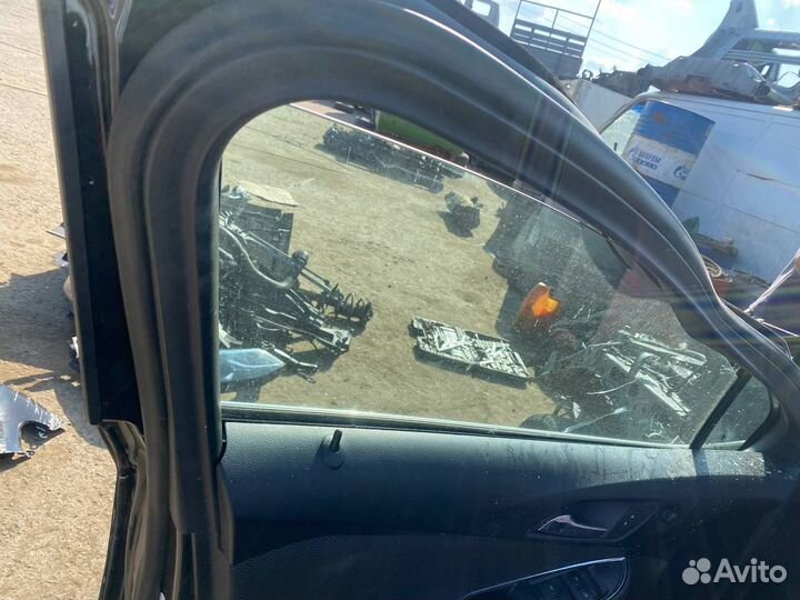 Резинка дверная левая передняя Chevrolet Cruze